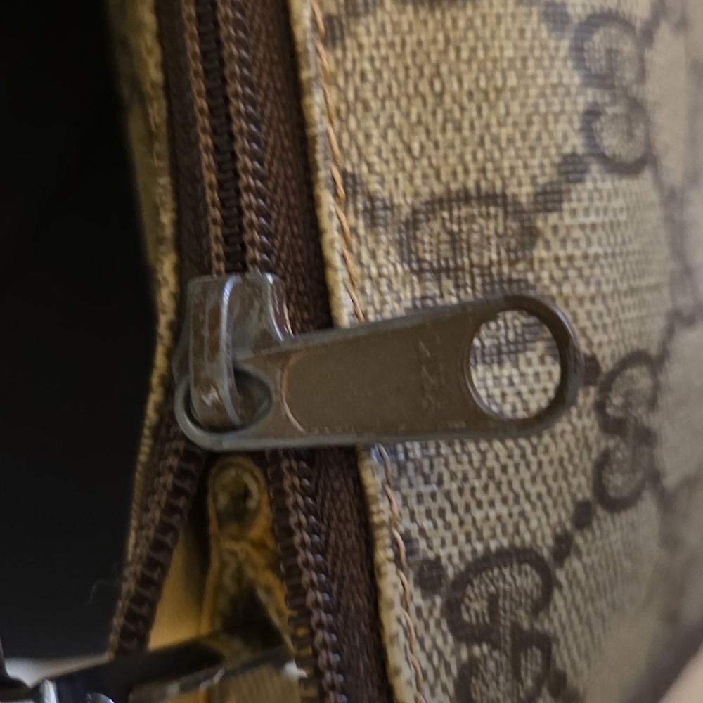 Gucci GG Supreme Zip Bag Clutch Pouch Crossbody Strap Vintage - Picture 15 of 16